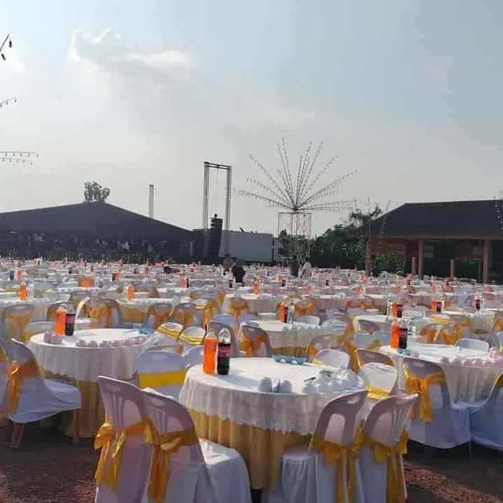 ทีมงานและการบริการจัดโต็ะจีน